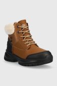Черевики UGG W Yose Fluff V2 жіночі колір коричневий на плоскому ходу утеплене