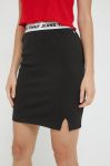 Спідниця Tommy Jeans колір чорний mini пряма (2541782) Спідниця Tommy Jeans колір чорний mini пряма (2541782)