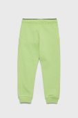 Дитячі спортивні штани United Colors of Benetton колір зелений з принтом