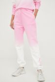 Бавовняні спортивні штани Guess жіночі колір рожевий з принтом
