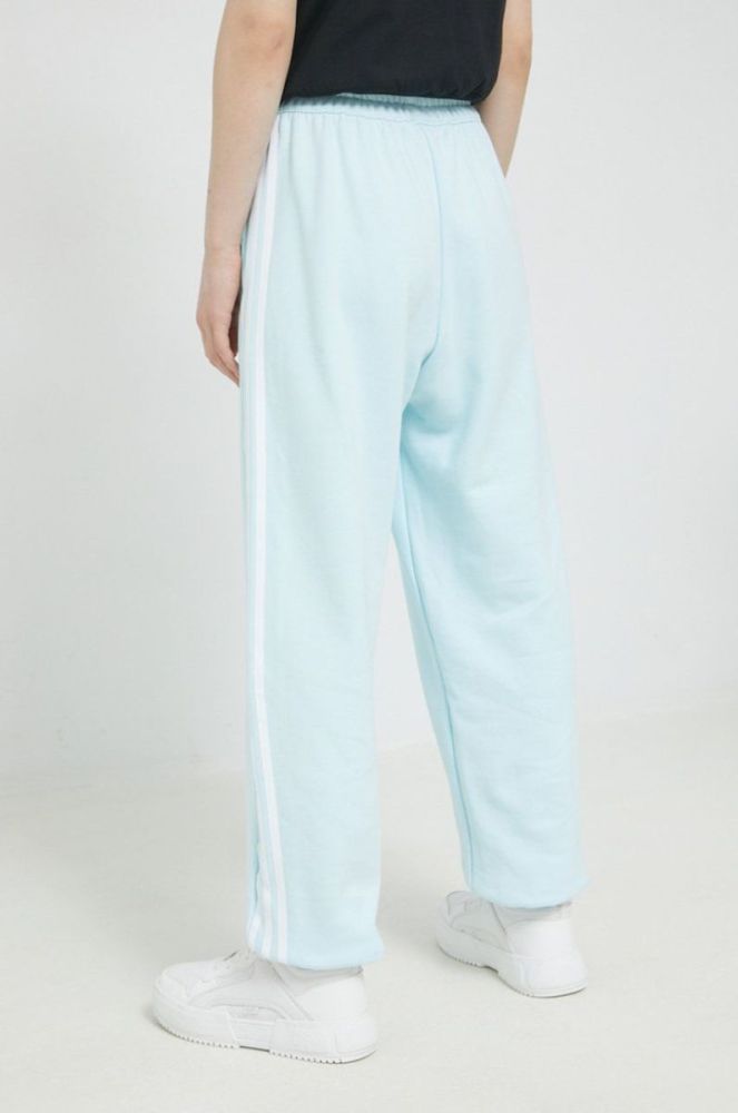 Бавовняні спортивні штани adidas Originals жіночі однотонні HM2144-ALMBLU колір блакитний фото 3