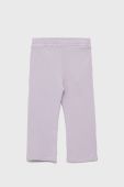 Дитячі бавовняні штани Guess колір фіолетовий з аплікацією