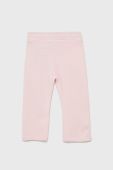 Дитячі бавовняні штани Guess колір рожевий з аплікацією (2478125)