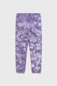 Дитячі бавовняні штани Guess колір фіолетовий візерунок