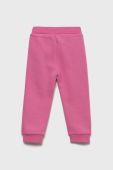 Дитячі бавовняні штани Guess колір рожевий з аплікацією (2627189)