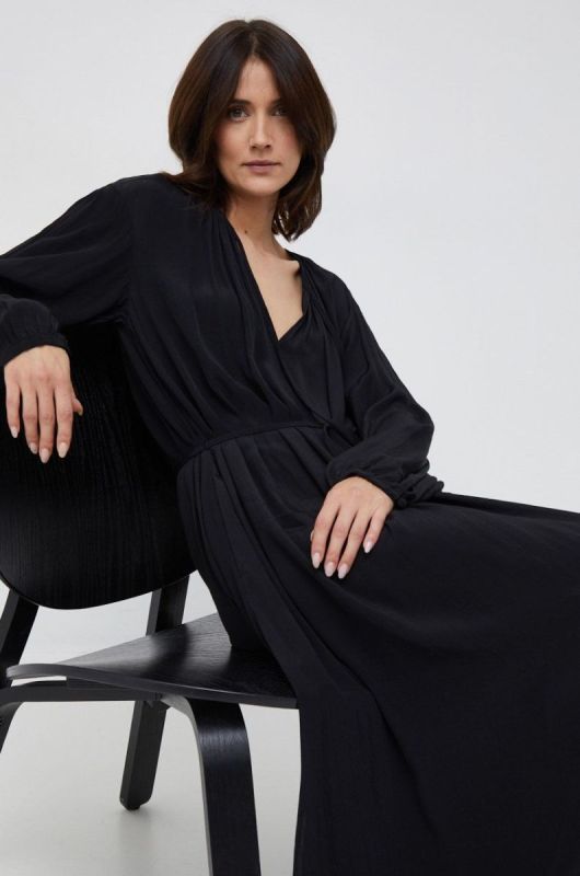 Сукня United Colors of Benetton колір чорний midi oversize фото 2