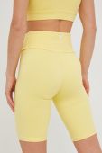 Шорти Guess жіночі колір жовтий однотонні середня посадка