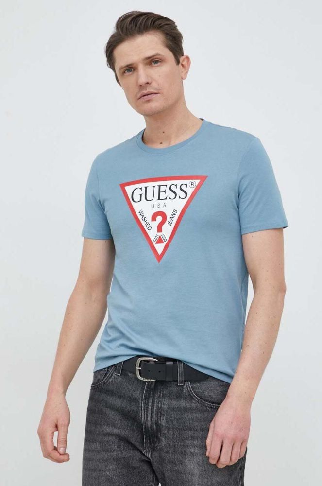 Бавовняна футболка Guess з принтом колір блакитний (3010171)