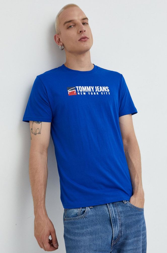 Бавовняна футболка Tommy Jeans з принтом колір блакитний (2466877)