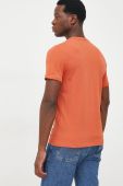 Футболка Guess чоловічий колір помаранчевий з принтом (2627538)
