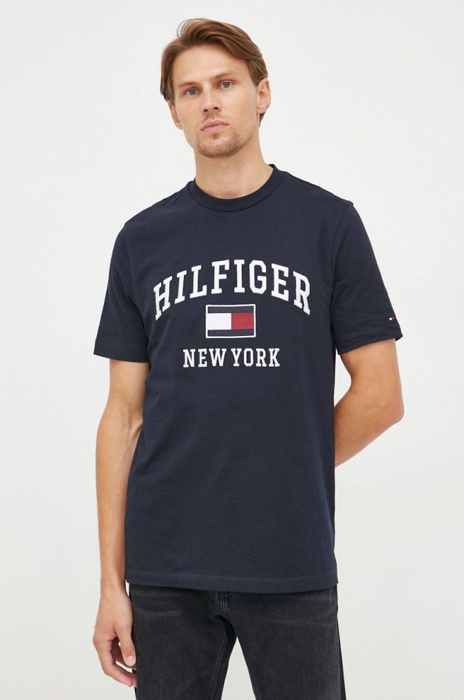 Бавовняна футболка Tommy Hilfiger колір синій з аплікацією (2655158)