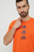 Тренувальна футболка adidas Performance Design to Move колір помаранчевий з принтом