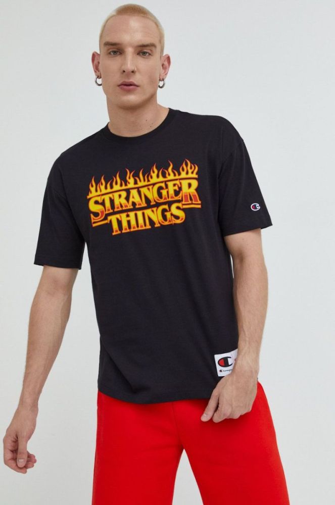 Бавовняна футболка Champion Xstranger Things колір чорний з принтом (2537545) фото 4