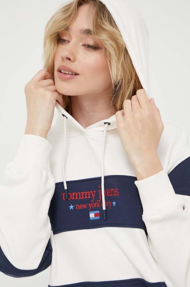 Кофта Tommy Jeans жіноча колір білий з капюшоном візерунок фото 4