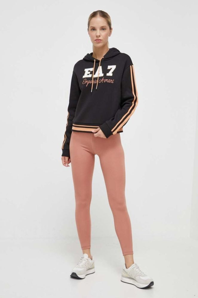 Кофта EA7 Emporio Armani жіноча колір чорний з капюшоном з аплікацією фото 2