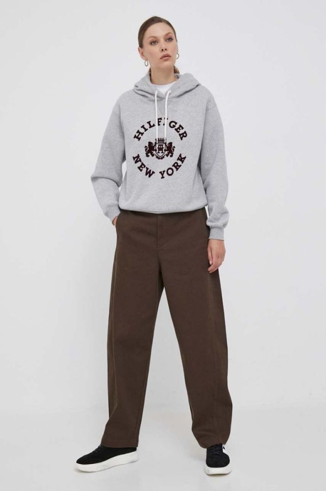 Кофта Tommy Hilfiger жіноча колір сірий з капюшоном з принтом (3537287) фото 2