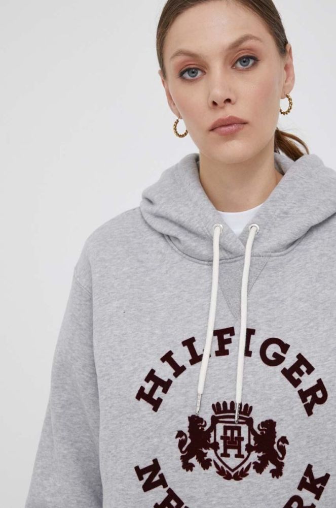Кофта Tommy Hilfiger жіноча колір сірий з капюшоном з принтом (3537287) фото 4