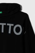 Дитяча бавовняна кофта United Colors of Benetton колір чорний з капюшоном з принтом (3390231)