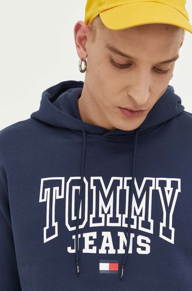 Бавовняна кофта Tommy Jeans чоловіча колір синій з капюшоном з принтом (3276683)