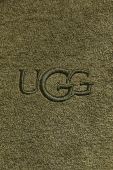 Кофта UGG чоловіча колір зелений з капюшоном однотонна