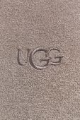 Кофта UGG чоловіча колір коричневий однотонна