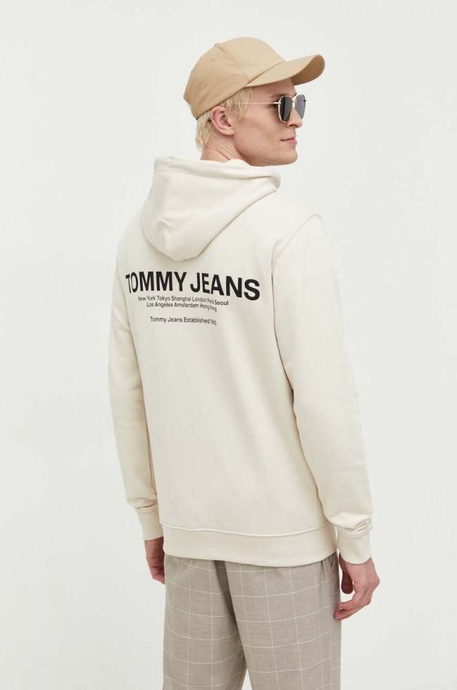 Бавовняна кофта Tommy Jeans чоловіча колір бежевий з капюшоном з принтом (3418761)