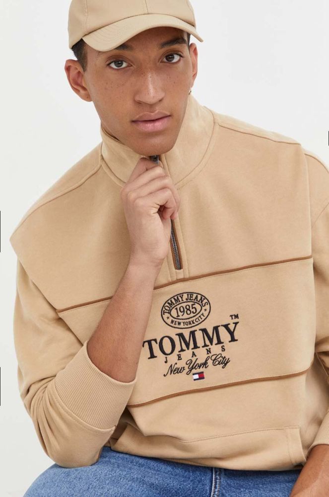 Бавовняна кофта Tommy Jeans чоловіча колір бежевий з аплікацією (3574290)