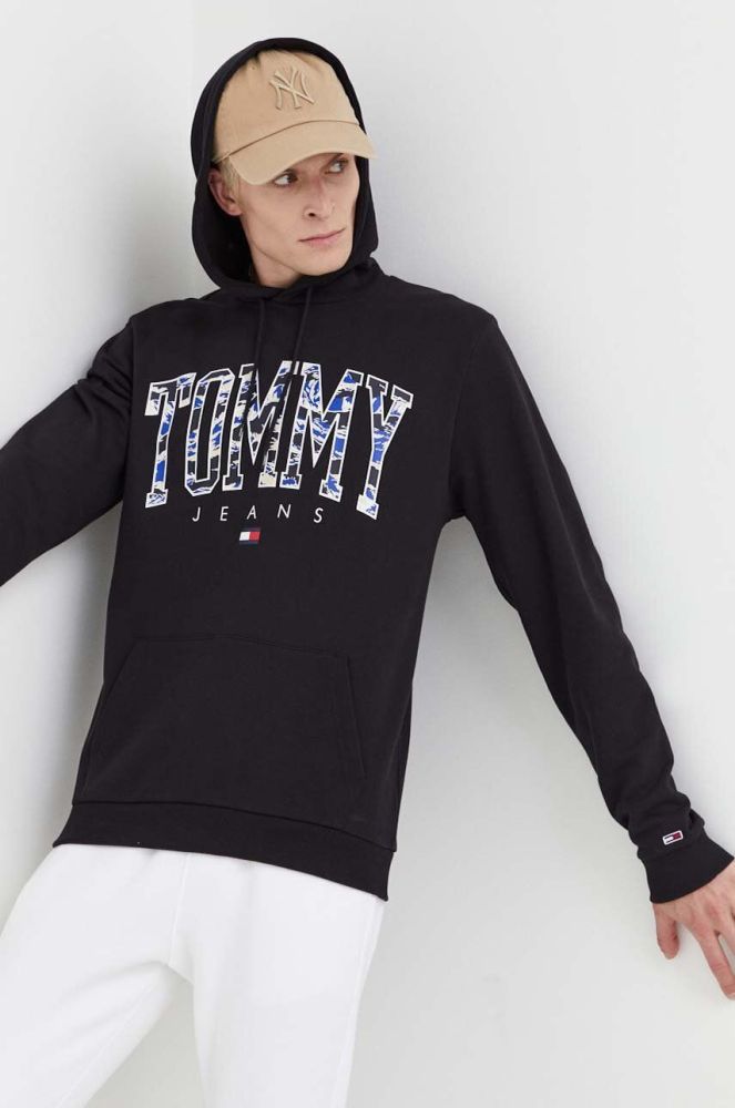 Бавовняна кофта Tommy Jeans чоловіча колір чорний з капюшоном з принтом (3418781)