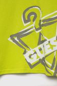 Дитячий бавовняний лонгслів Guess колір зелений з принтом (3321906)