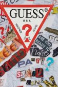 Дитячий бавовняний лонгслів Guess колір білий візерунок (3293801)