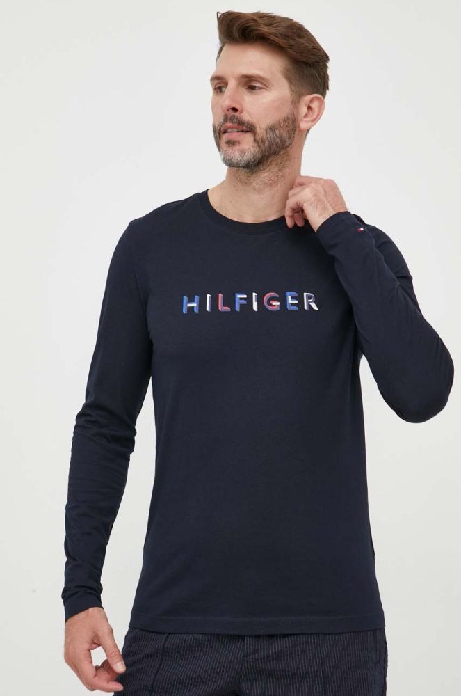 Бавовняний лонгслів Tommy Hilfiger колір синій з принтом (3259849)