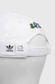 Дитяча бавовняна кепка adidas Originals x Hello Kitty колір білий з аплікацією
