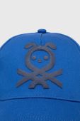 Дитяча бавовняна кепка United Colors of Benetton з аплікацією колір блакитний (3466118)