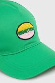 Дитяча бавовняна кепка United Colors of Benetton колір зелений з аплікацією (3550273)