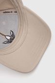 Бавовняна бейсболка adidas Originals колір бежевий з аплікацією