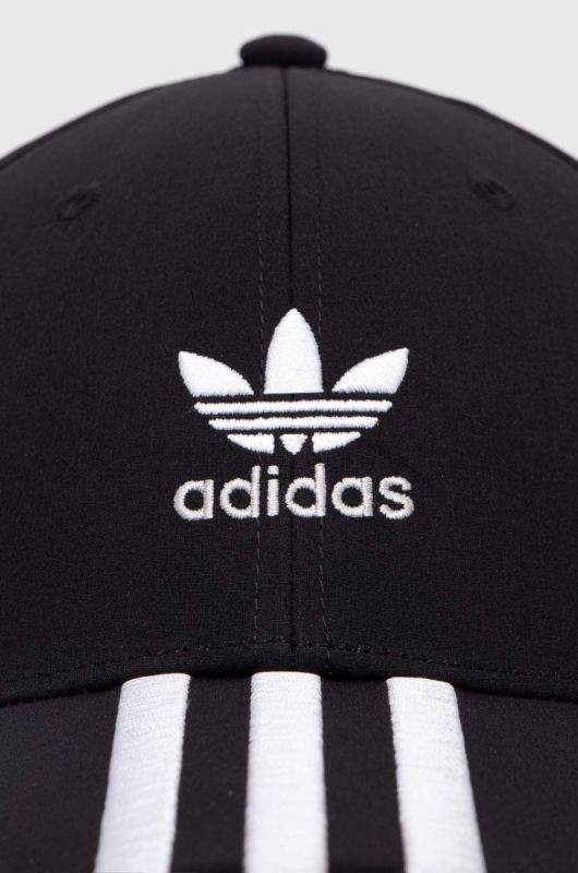 Кепка adidas Originals колір чорний з аплікацією фото 2
