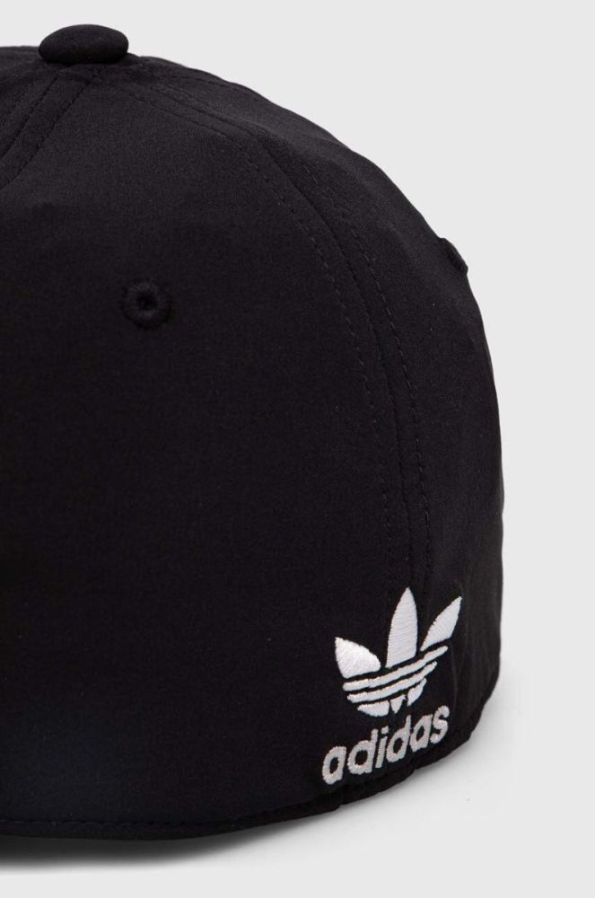 Кепка adidas Originals колір чорний з аплікацією фото 3