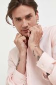 Бавовняна сорочка HUGO чоловіча колір рожевий slim класичний комір