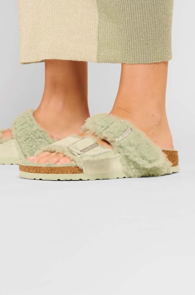 Замшеві шльопанці Birkenstock Arizona жіночі колір зелений 1025539 фото 6
