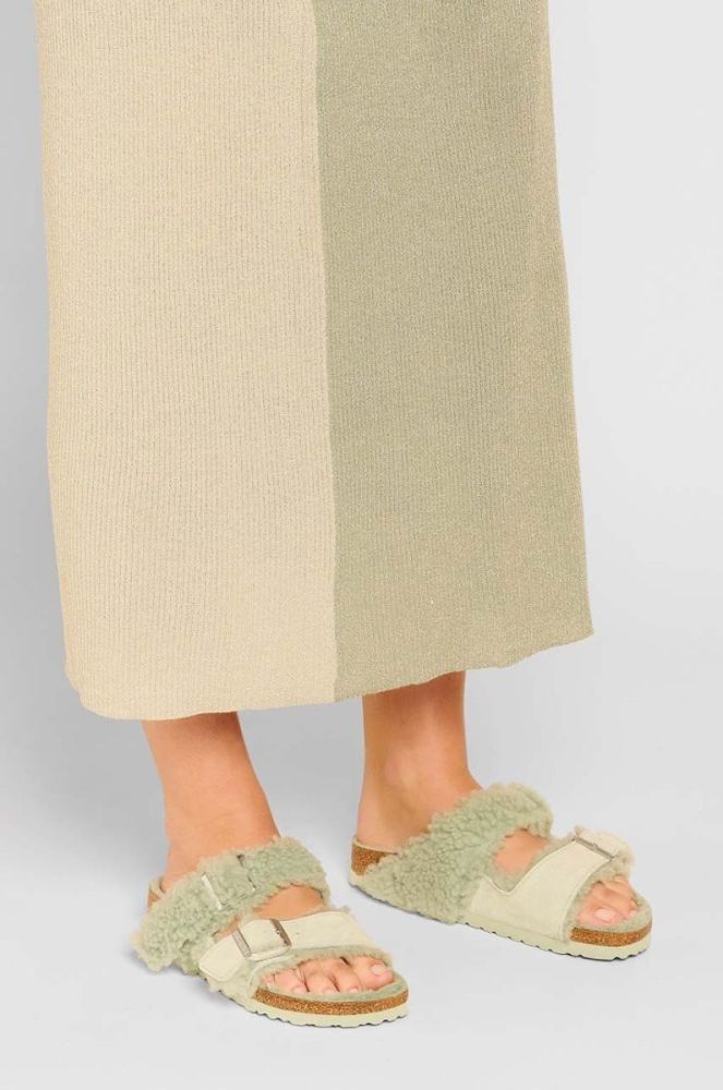 Замшеві шльопанці Birkenstock Arizona жіночі колір зелений 1025539 фото 7
