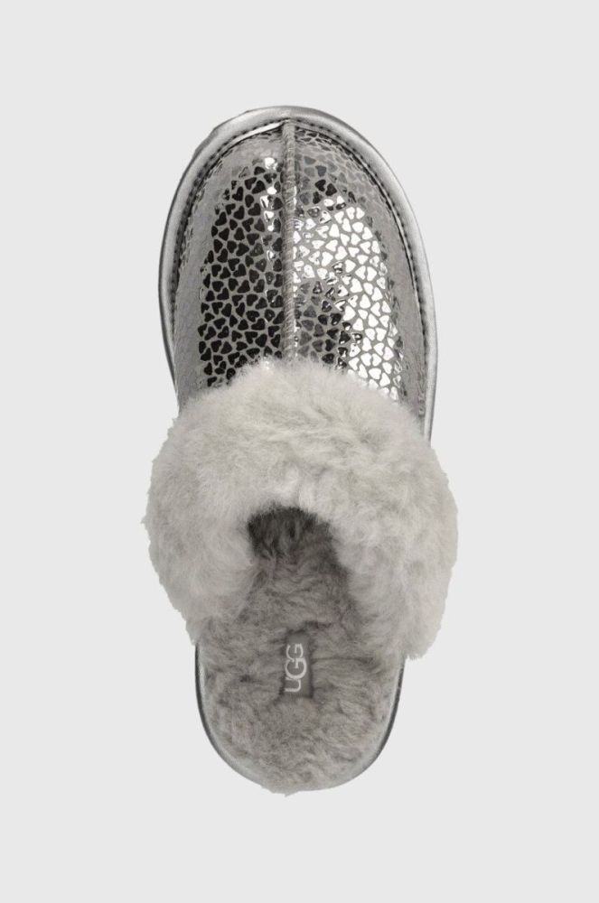 Дитячі шкіряні тапочки UGG K COZY IIEL HEARTS колір срібний фото 4