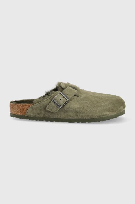 Замшеві шльопанці Birkenstock Boston FUR чоловічі колір зелений 1025686 Замшеві шльопанці Birkenstock Boston FUR чоловічі колір зелений 1025686