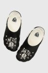 Шльопанці Crocs NBA Brooklyn Nets Classic Clog чоловічі колір чорний 208651 Шльопанці Crocs NBA Brooklyn Nets Classic Clog чоловічі колір чорний 208651