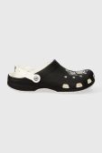 Шльопанці Crocs NBA Brooklyn Nets Classic Clog чоловічі колір чорний 208651 Шльопанці Crocs NBA Brooklyn Nets Classic Clog чоловічі колір чорний 208651