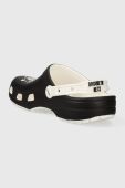 Шльопанці Crocs NBA Brooklyn Nets Classic Clog чоловічі колір чорний 208651 Шльопанці Crocs NBA Brooklyn Nets Classic Clog чоловічі колір чорний 208651