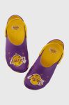 Шльопанці Crocs NBA Los Angeles Lakers Classic Clog колір фіолетовий 208650 Шльопанці Crocs NBA Los Angeles Lakers Classic Clog колір фіолетовий 208650