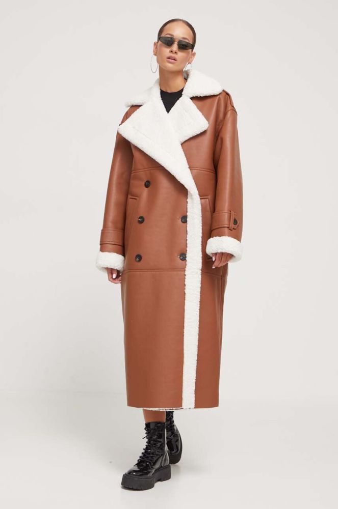 Пальто HUGO жіночий колір коричневий зимовий