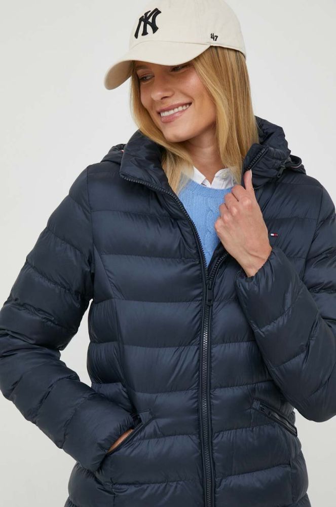 Куртка Tommy Hilfiger жіноча колір синій зимова (3366088)
