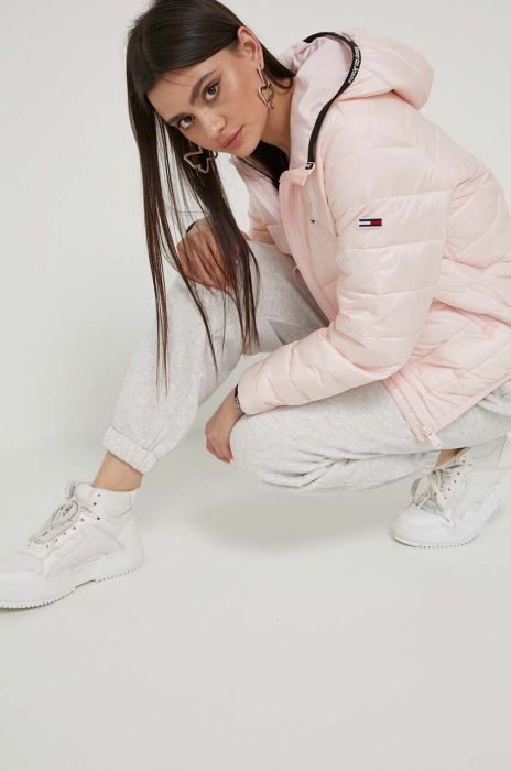 Куртка Tommy Jeans жіноча колір рожевий перехідна (3284101)