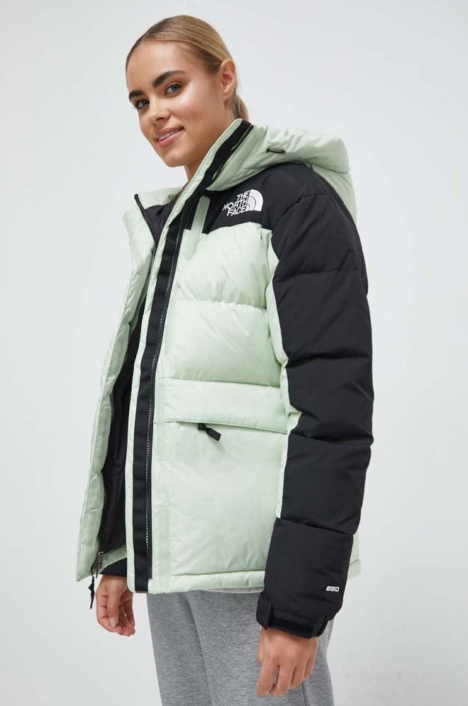 Пухова куртка The North Face жіноча колір зелений зимова (3585668)